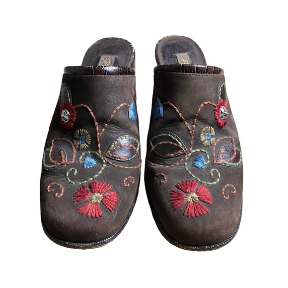 Brighton Women's Dark Brown Fiona Embroidered Bohemian Clog Mules - Picture 2 of 7